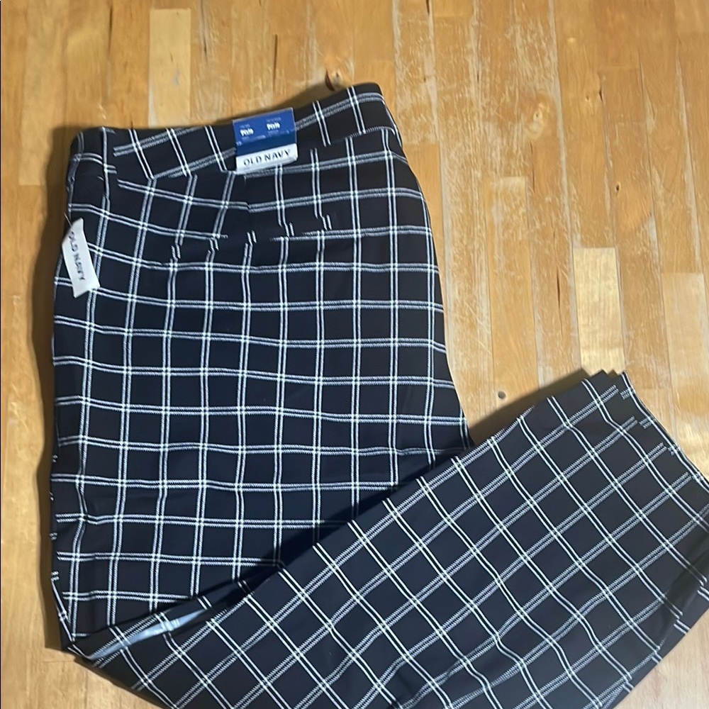 NWT Old Navy high rise pixie ankle pants